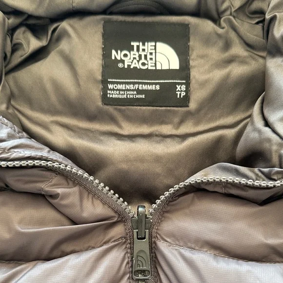 The North Face 550 Women's Puffer Jacket - Picture 10 of 16